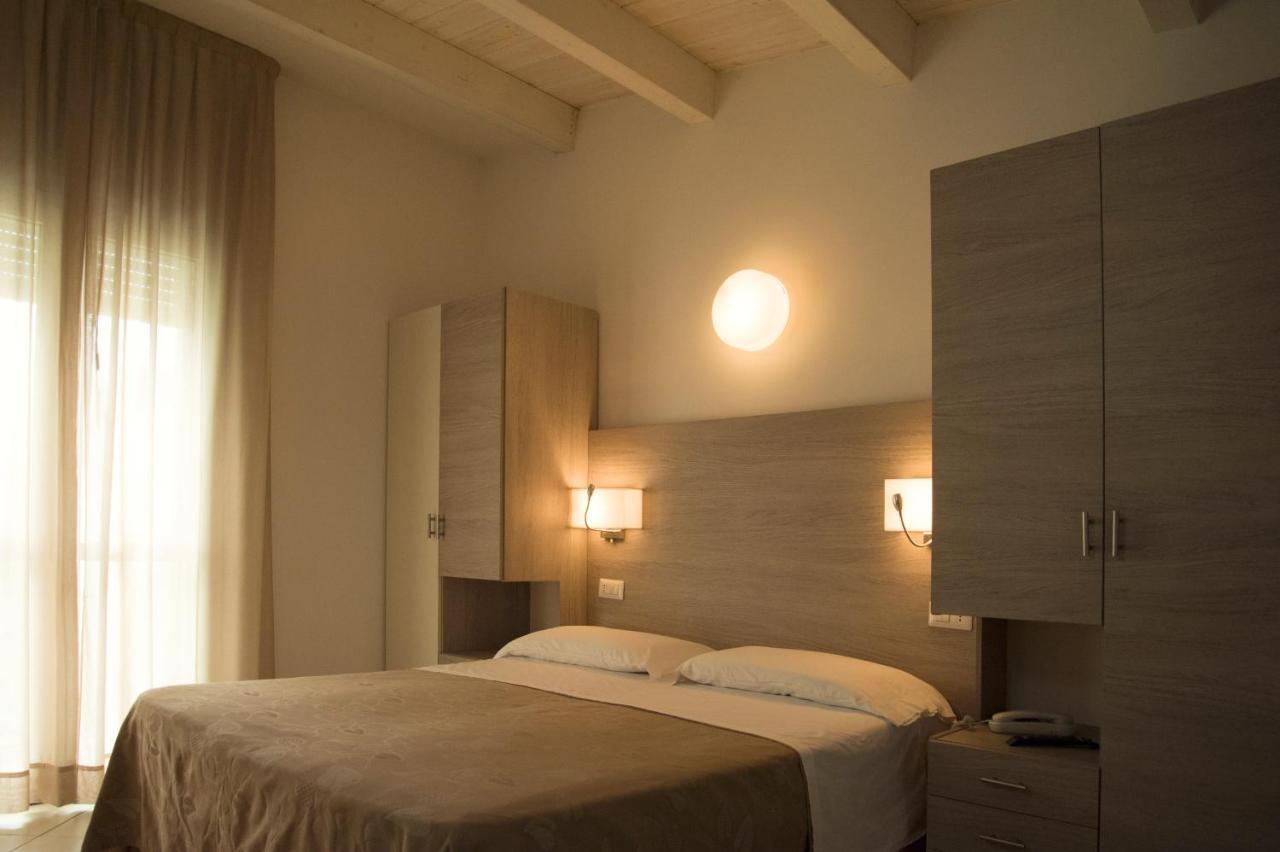 Hotel Villa Enea Cattolica Exterior foto